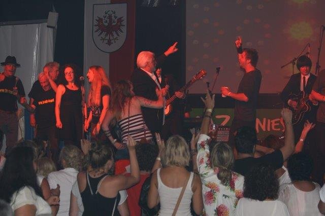Gemeinsam auf der Bühne mit den Mersey Beatles