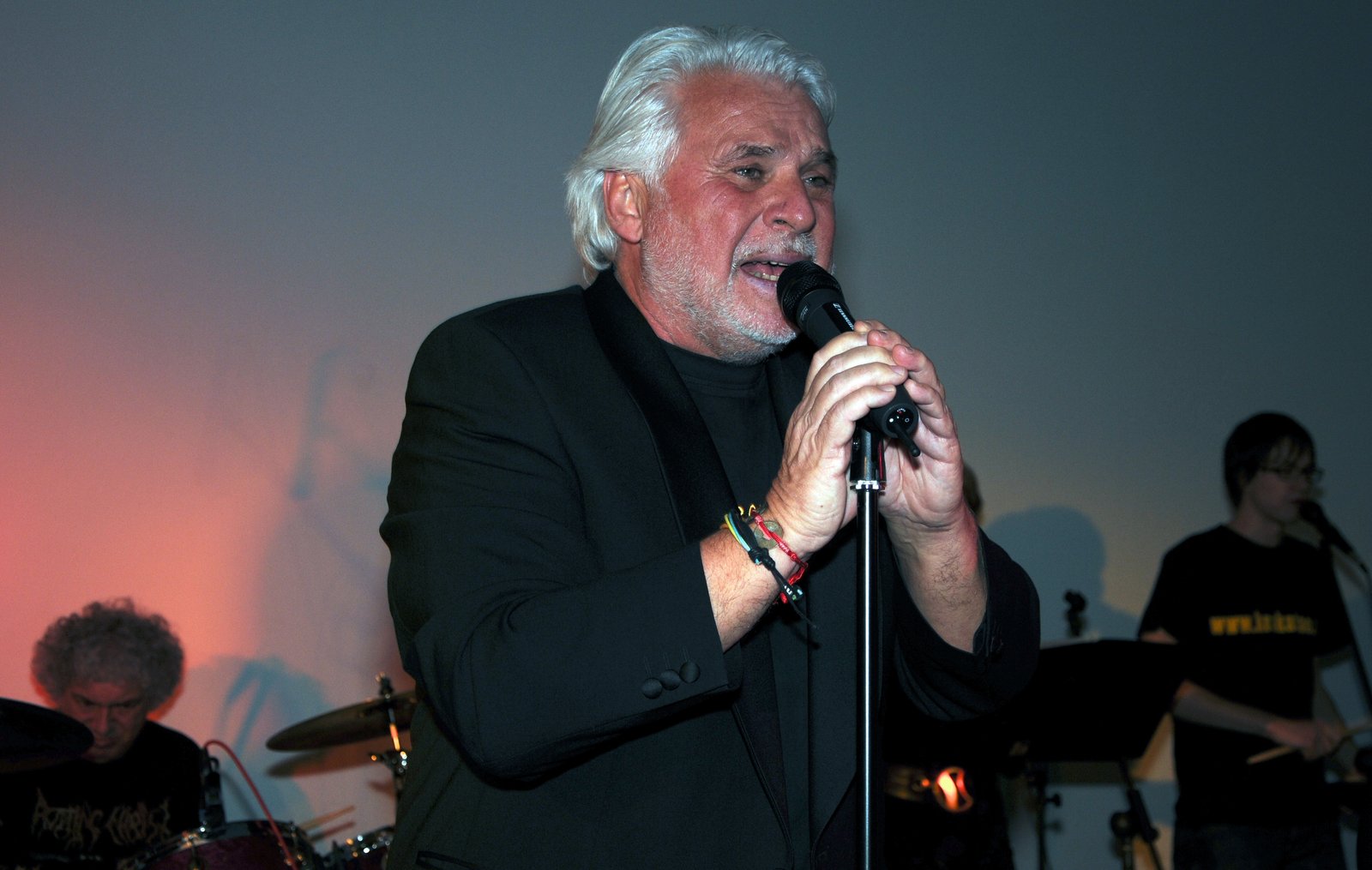 Reinhard Schwitzer singt, Nahaufnahme